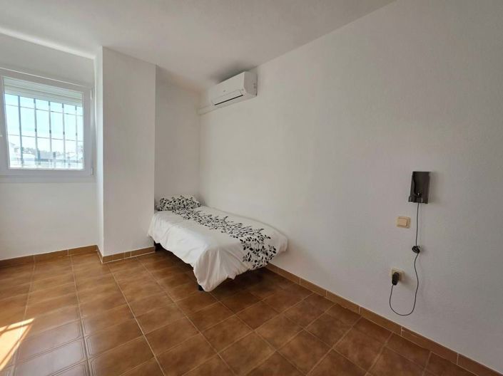 Image No.17-3 Bed Townhouse for sale