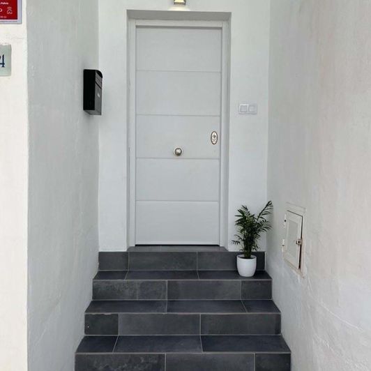 Image No.18-2 Bed Townhouse for sale