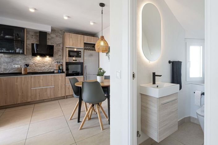 Image No.9-2 Bed Townhouse for sale