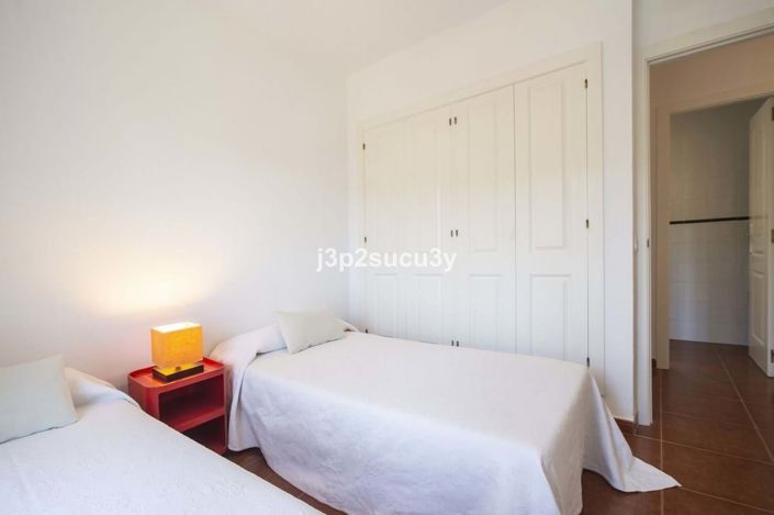 Image No.14-3 Bed Semi-Detached for sale