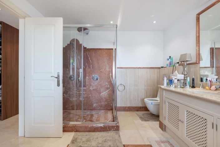 Image No.13-4 Bed Townhouse for sale