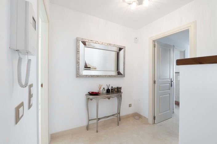 Image No.20-4 Bed Townhouse for sale