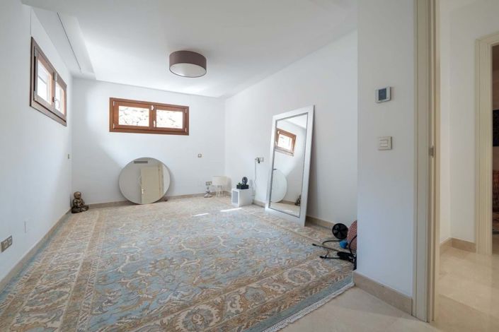 Image No.23-4 Bed Townhouse for sale