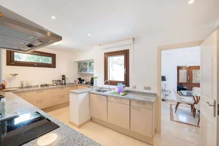 Image No.7-4 Bed Townhouse for sale