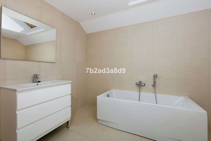 Image No.15-6 Bed Villa for sale