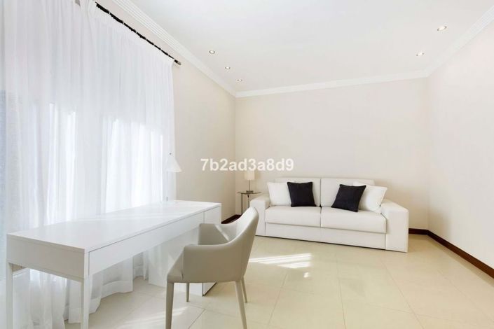 Image No.20-6 Bed Villa for sale