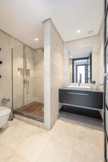 Image No.14-5 Bed Townhouse for sale