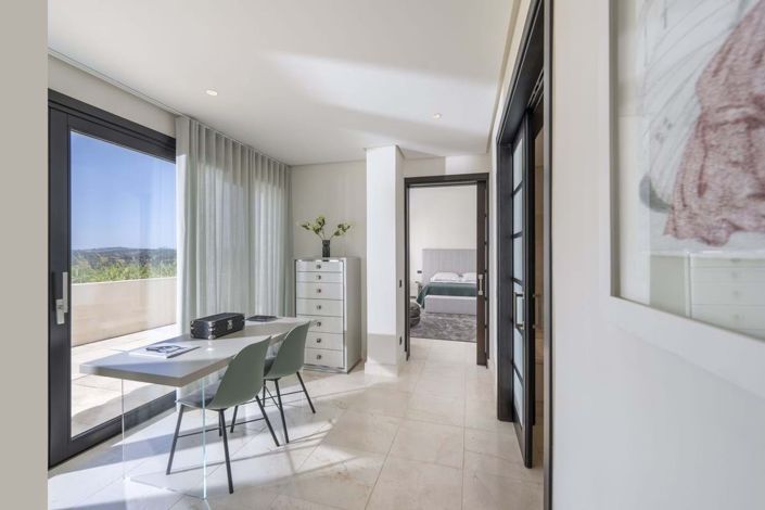 Image No.19-5 Bed Townhouse for sale