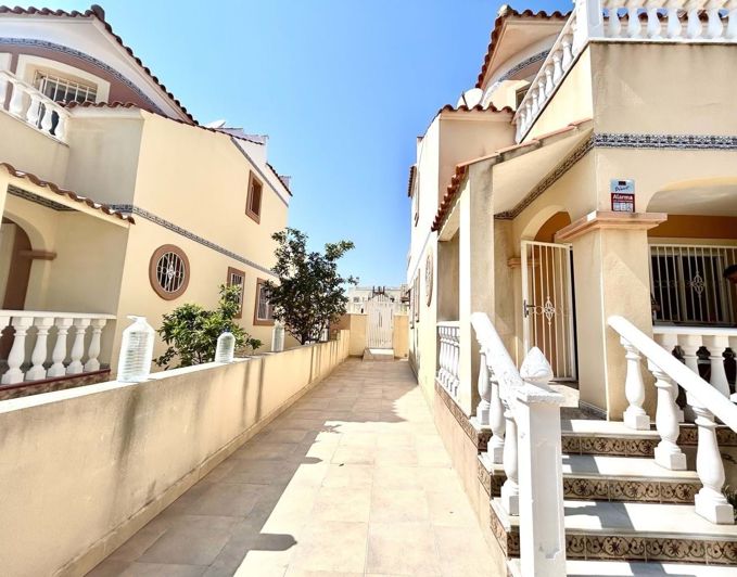 Image No.30-3 Bed Townhouse for sale