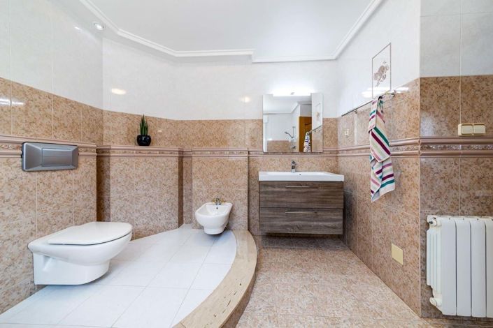 Image No.24-4 Bed Villa for sale