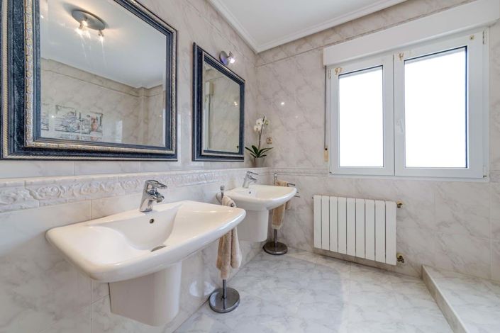 Image No.30-4 Bed Villa for sale