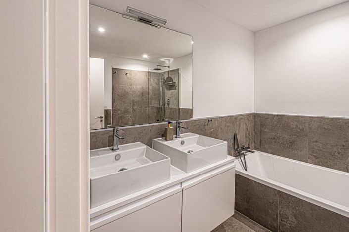 Image No.21-3 Bed Apartment for sale