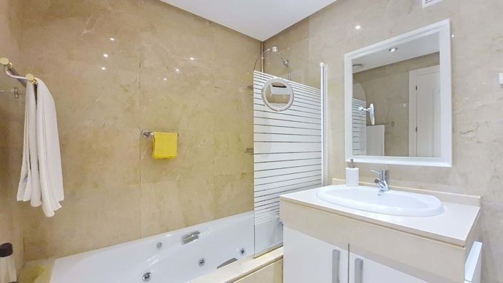 Image No.21-3 Bed Apartment for sale