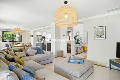 1447-659899-78d1f4f8b6655591b02d22fabb36a692d