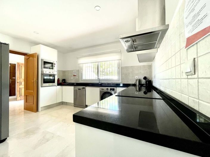 Image No.21-4 Bed Villa for sale