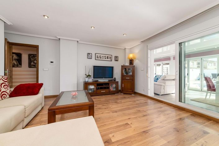 Image No.10-6 Bed Villa for sale