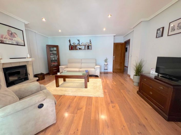 Image No.12-6 Bed Villa for sale