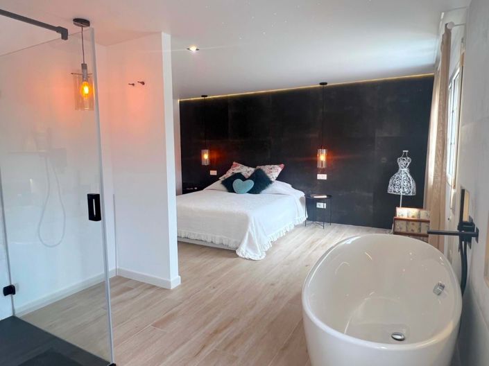 Image No.20-6 Bed Villa for sale