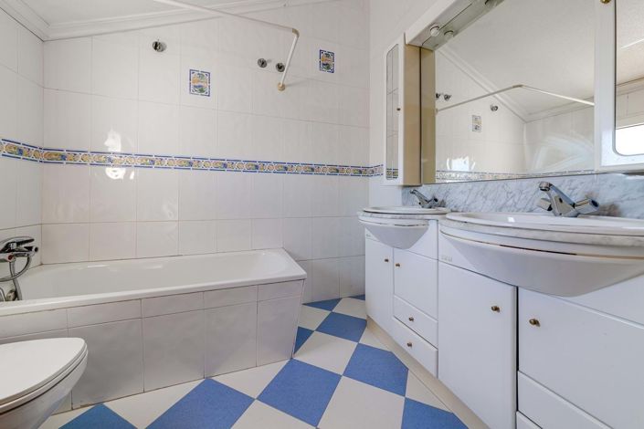 Image No.31-6 Bed Villa for sale