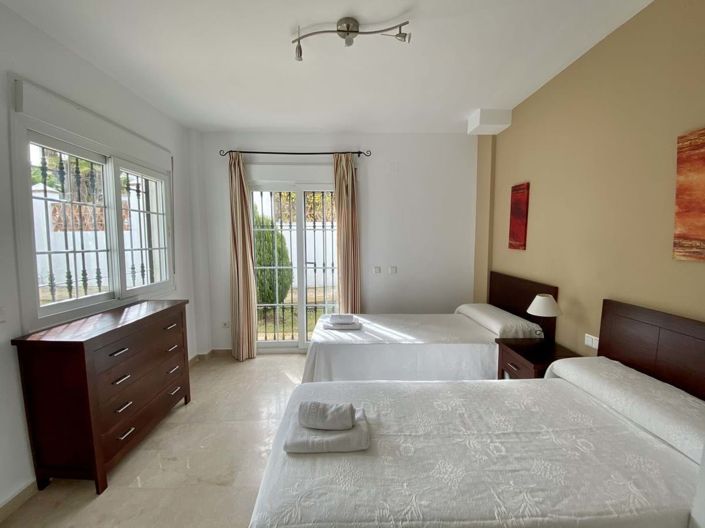 Image No.16-3 Bed Townhouse for sale