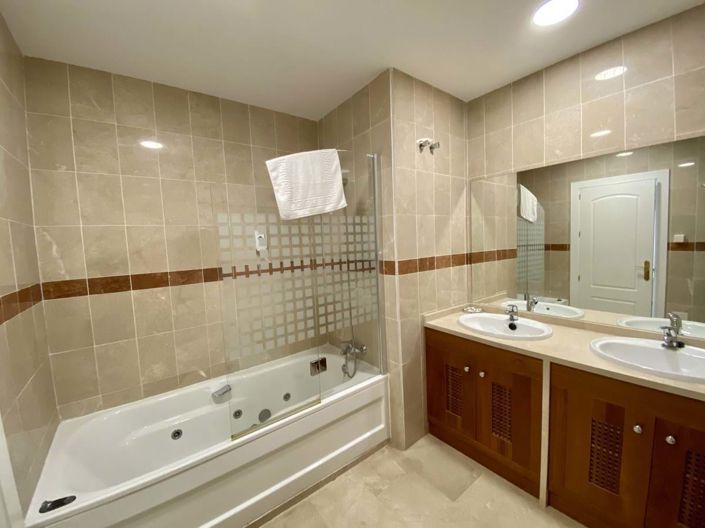 Image No.19-3 Bed Townhouse for sale