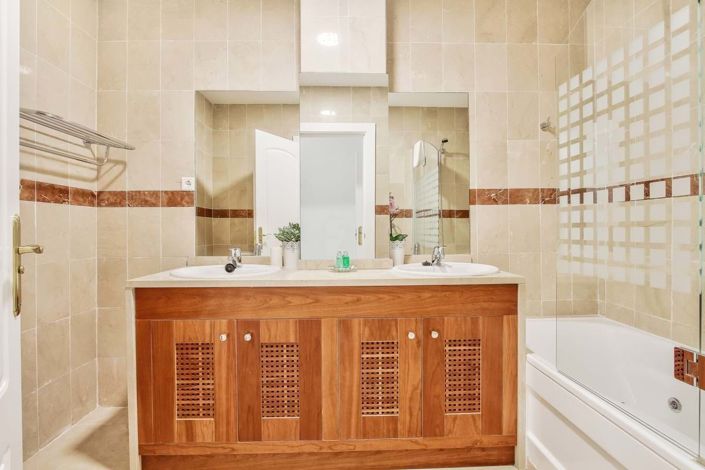 Image No.20-3 Bed Townhouse for sale