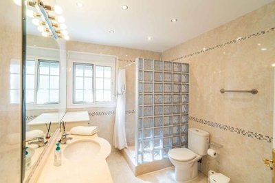 1447-662983-78d1f4f8b6655591b02d22fabb36a692d