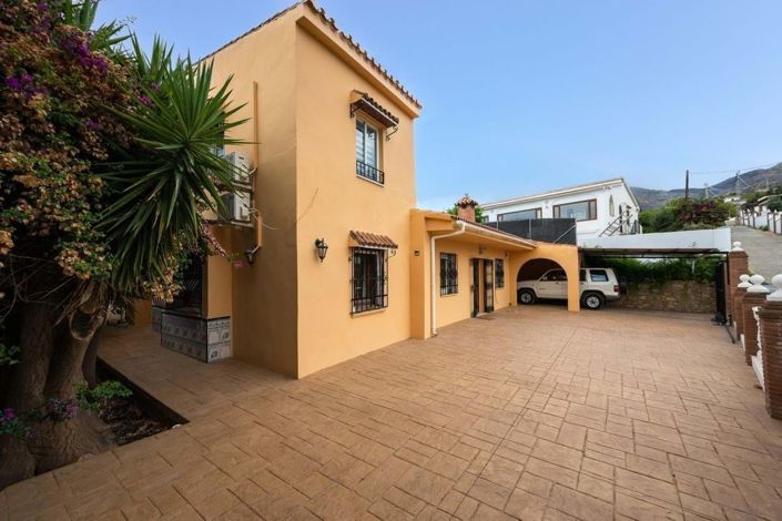 Image No.3-4 Bed Villa for sale