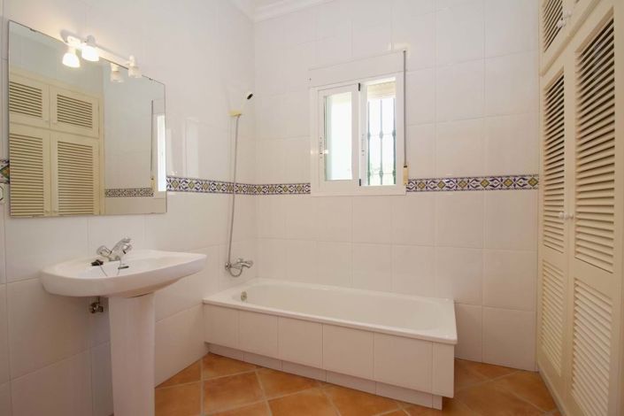 Image No.30-3 Bed Villa for sale