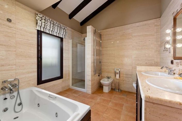 Image No.15-4 Bed Villa for sale