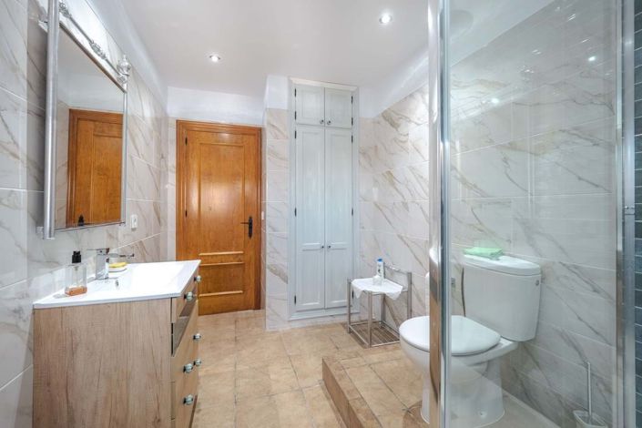 Image No.28-5 Bed Villa for sale