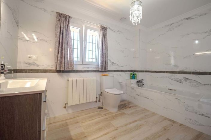 Image No.31-5 Bed Villa for sale