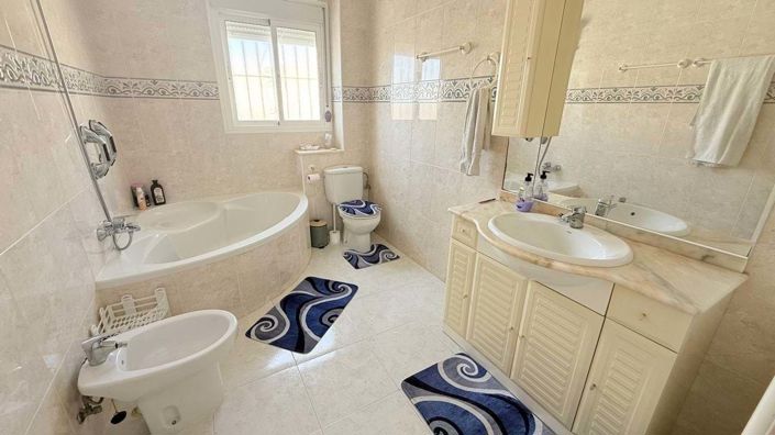 Image No.14-2 Bed Townhouse for sale