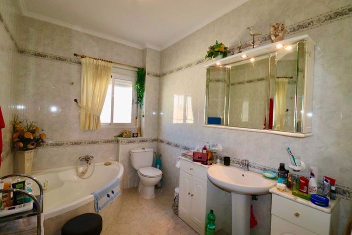 Image No.21-3 Bed Townhouse for sale