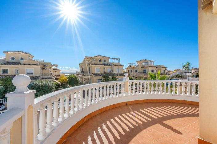 Image No.2-4 Bed Villa for sale