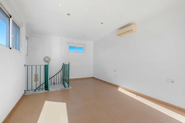 Image No.32-4 Bed Villa for sale