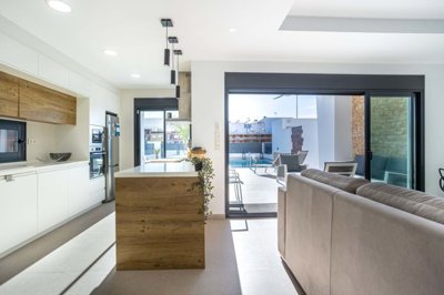 1447-663231-78d1f4f8b6655591b02d22fabb36a692d