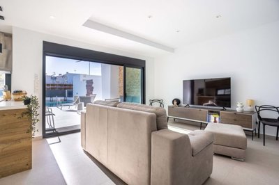 1447-663231-78d1f4f8b6655591b02d22fabb36a692d