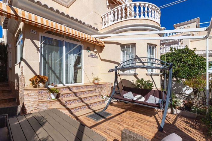 Image No.2-Villa de 4 chambres à vendre à Orihuela Costa