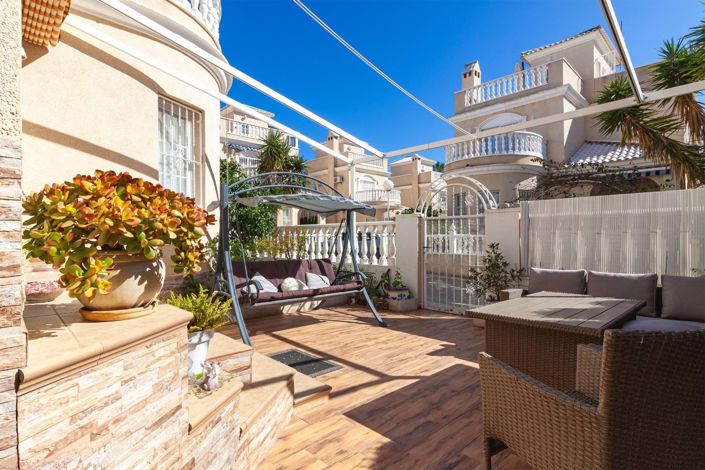 Image No.3-Villa de 4 chambres à vendre à Orihuela Costa