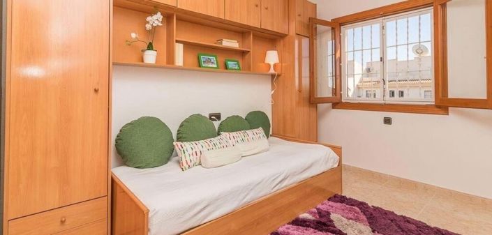 Image No.12-3 Bed Townhouse for sale