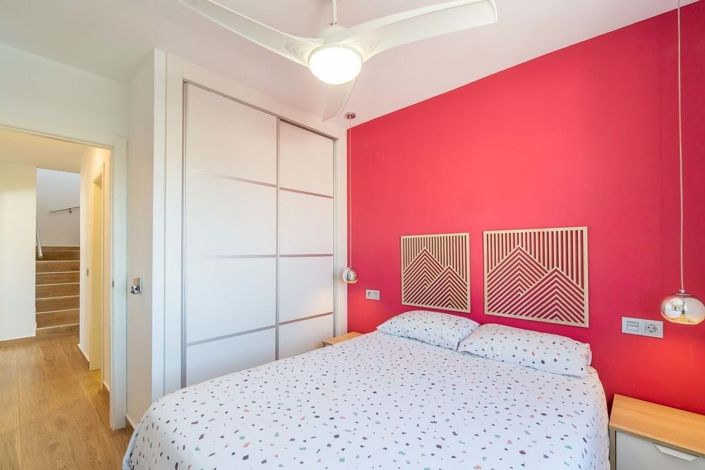 Image No.18-2 Bed Townhouse for sale