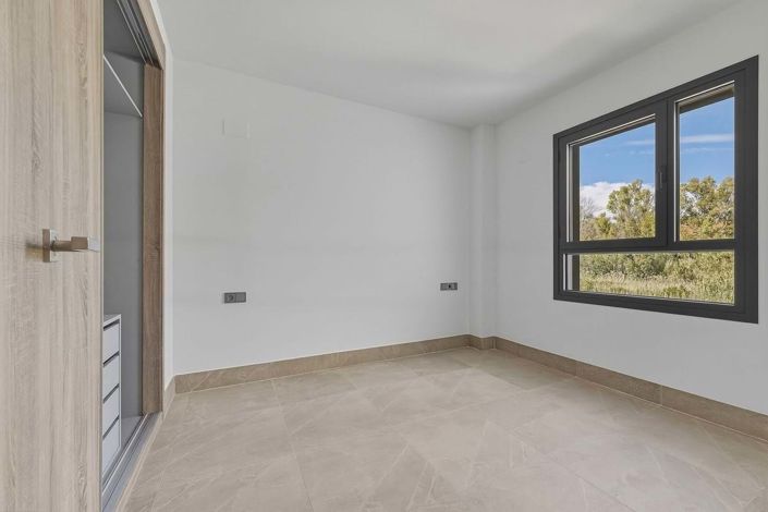 Image No.54-3 Bed Apartment for sale