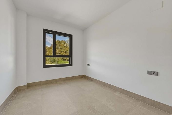 Image No.56-3 Bed Apartment for sale