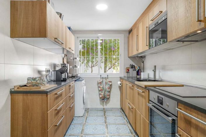 Image No.19-3 Bed Townhouse for sale