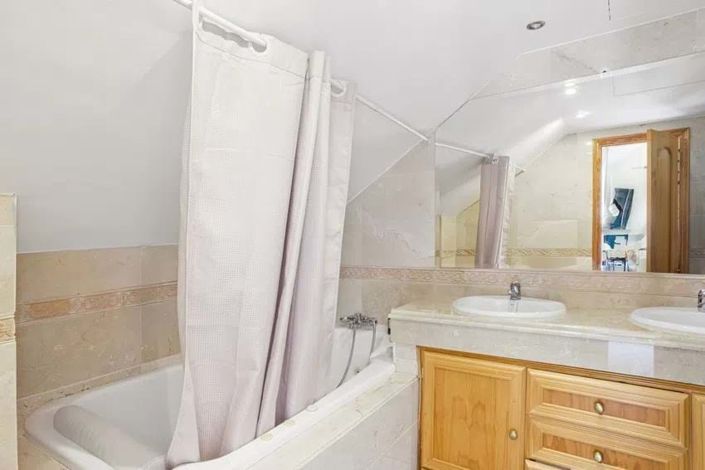 Image No.10-4 Bed Penthouse for sale