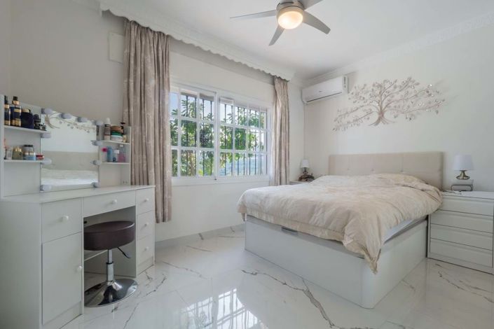 Image No.17-3 Bed Villa for sale