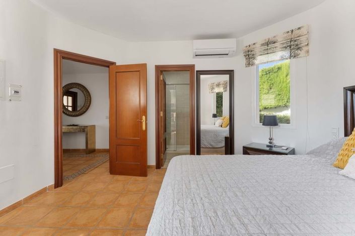 Image No.13-4 Bed Villa for sale