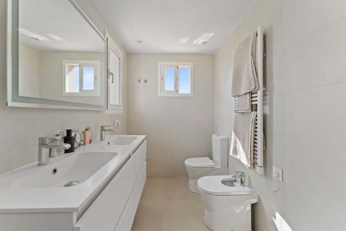 Image No.18-4 Bed Villa for sale