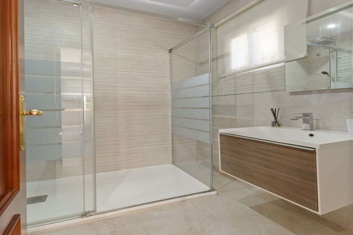 Image No.28-4 Bed Villa for sale